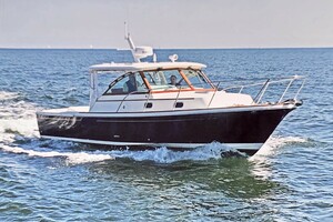 Beyond The Sea 29ft Hunt Yacht For Sale