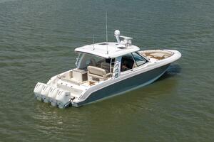 Boston Whaler 380 Realm- Profile