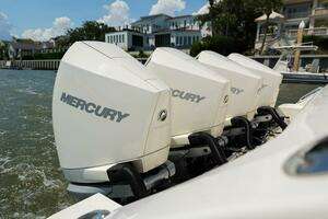 2022 Boston Whaler 380 Realm thumbnail 17