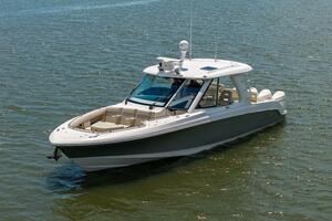 Boston Whaler 380 Realm- Profile