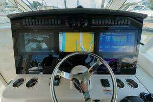 2022 Boston Whaler 380 Realm thumbnail 25