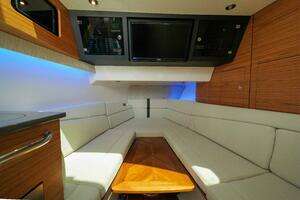 2022 Boston Whaler 380 Realm thumbnail 33