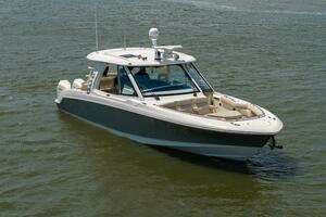 2022 Boston Whaler 380 Realm thumbnail 4