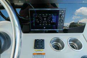 2022 Boston Whaler 380 Realm thumbnail 28