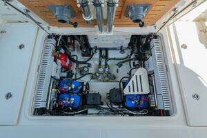 2022 Boston Whaler 380 Realm thumbnail 39