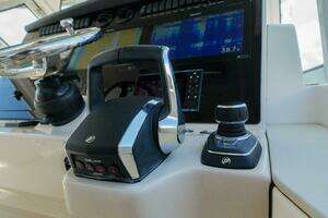 2022 Boston Whaler 380 Realm thumbnail 27
