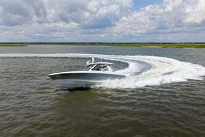 Boston Whaler 380 Realm- Running Profile 