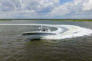 2022 Boston Whaler 380 Realm thumbnail 40
