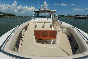 2022 Boston Whaler 380 Realm thumbnail 12
