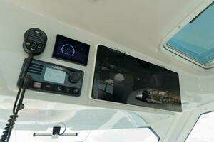 2022 Boston Whaler 380 Realm thumbnail 29