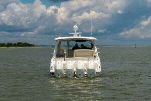 2022 Boston Whaler 380 Realm thumbnail 7