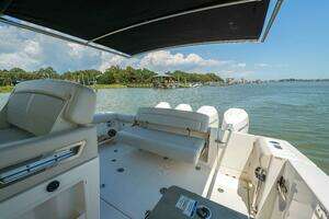 2022 Boston Whaler 380 Realm thumbnail 15