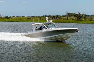 2022 Boston Whaler 380 Realm thumbnail 42