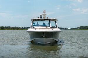 Boston Whaler 380 Realm- Profile