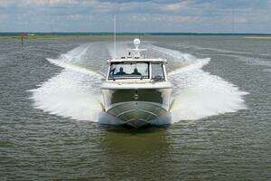 2022 Boston Whaler 380 Realm thumbnail 41