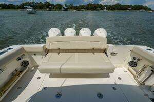 2022 Boston Whaler 380 Realm thumbnail 16
