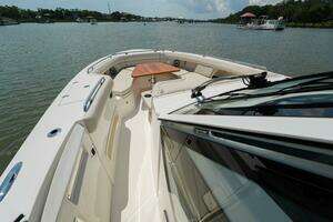 2022 Boston Whaler 380 Realm thumbnail 10