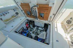 2022 Boston Whaler 380 Realm thumbnail 38