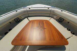 2022 Boston Whaler 380 Realm thumbnail 11