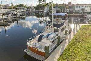 1985 Grand Banks Classic thumbnail 3