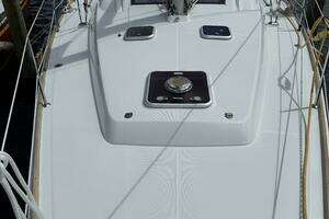 2012 Beneteau 43 thumbnail 9
