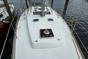 2012 Beneteau 43 thumbnail 10