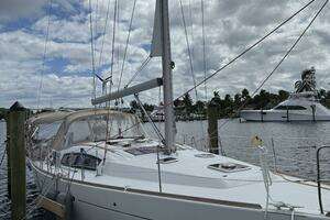 2012 Beneteau 43 thumbnail 12