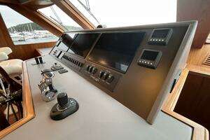 2023 Offshore Yachts ELV thumbnail 9