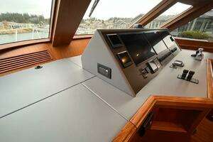2023 Offshore Yachts ELV thumbnail 10