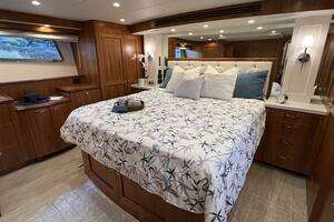 2023 Offshore Yachts ELV thumbnail 12