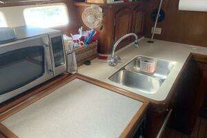 1998 Beneteau 463 thumbnail 25