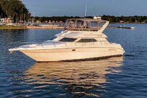 2000 Sea Ray 450 Express Bridge thumbnail 9