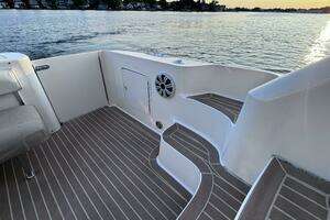 2000 Sea Ray 450 Express Bridge thumbnail 19