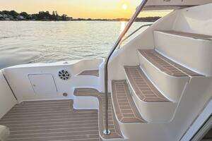 2000 Sea Ray 450 Express Bridge thumbnail 18