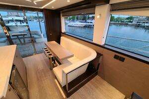 2023 Sunseeker 68 Manhattan thumbnail 9