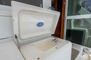 2005 Riviera 51 Flybridge thumbnail 37