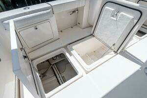 2005 Riviera 51 Flybridge thumbnail 32
