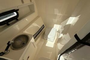 Photo 5678820 for 2016 Sea Ray 270 Sundeck Outboard  