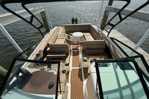 Photo 5678811 for 2016 Sea Ray 270 Sundeck Outboard  