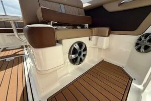 Photo 5678816 for 2016 Sea Ray 270 Sundeck Outboard  