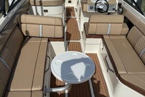 Photo 5678810 for 2016 Sea Ray 270 Sundeck Outboard  