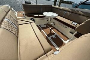 Photo 5678819 for 2016 Sea Ray 270 Sundeck Outboard  