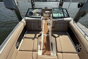 Photo 5678808 for 2016 Sea Ray 270 Sundeck Outboard  