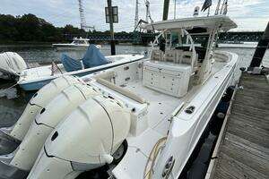 2017 Boston Whaler 370 Outrage thumbnail 3