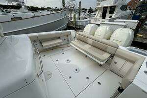 2017 Boston Whaler 370 Outrage thumbnail 7