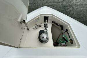 2017 Boston Whaler 370 Outrage thumbnail 18