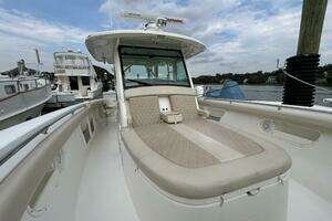 2017 Boston Whaler 370 Outrage thumbnail 16
