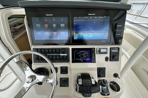 37ft Boston Whaler Yacht For Sale