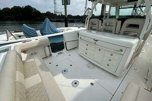 2017 Boston Whaler 370 Outrage thumbnail 9