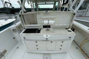 2017 Boston Whaler 370 Outrage thumbnail 6